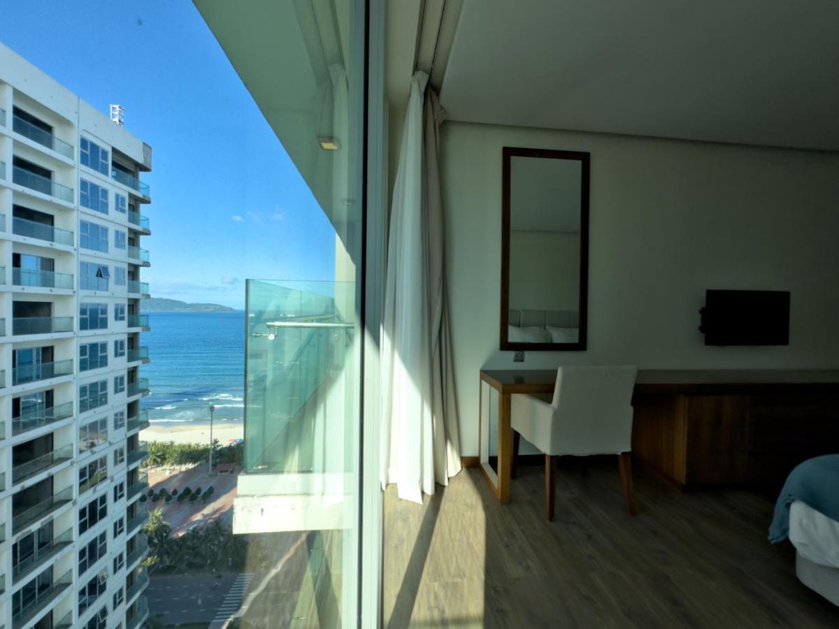 Stunning Apartments Across My Khe Beach ! Rooftop Pool & Gym Danang Exteriér fotografie